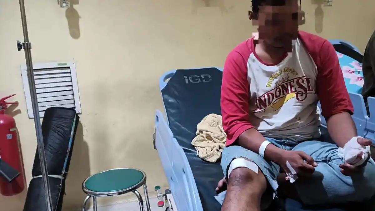 Baliho Caleg di Gresik Memakan Korban, Jari Suami Nyaris Putus Lindungi Istri Tertimpa APK
