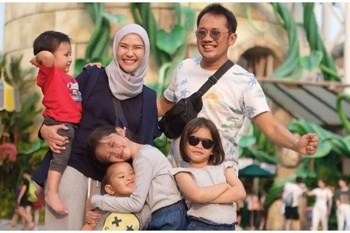 Selama Ini Baik-baik Saja, Zaskia Adya Mecca Mendadak Khawatir Saat Hanung Bramantyo Lakukan Hal Ini