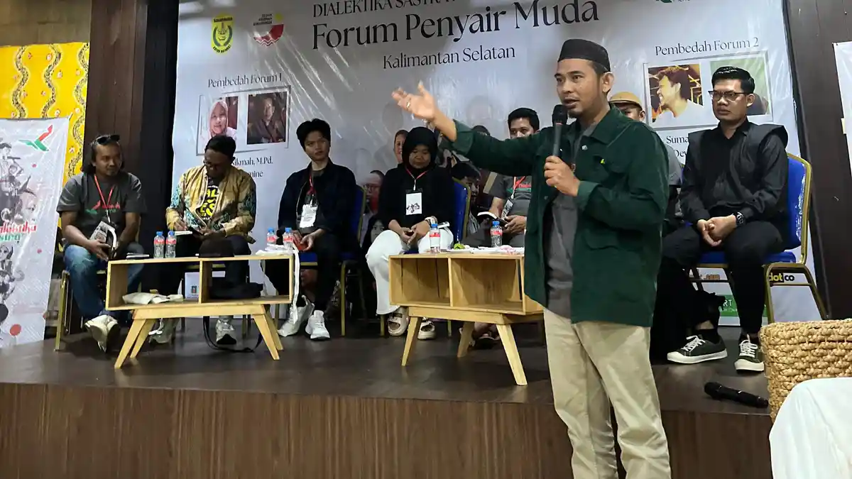 14 Puisi Dibedah ‎Empat Akademisi dan Sastrawan di Forum Penyair Muda Kalsel