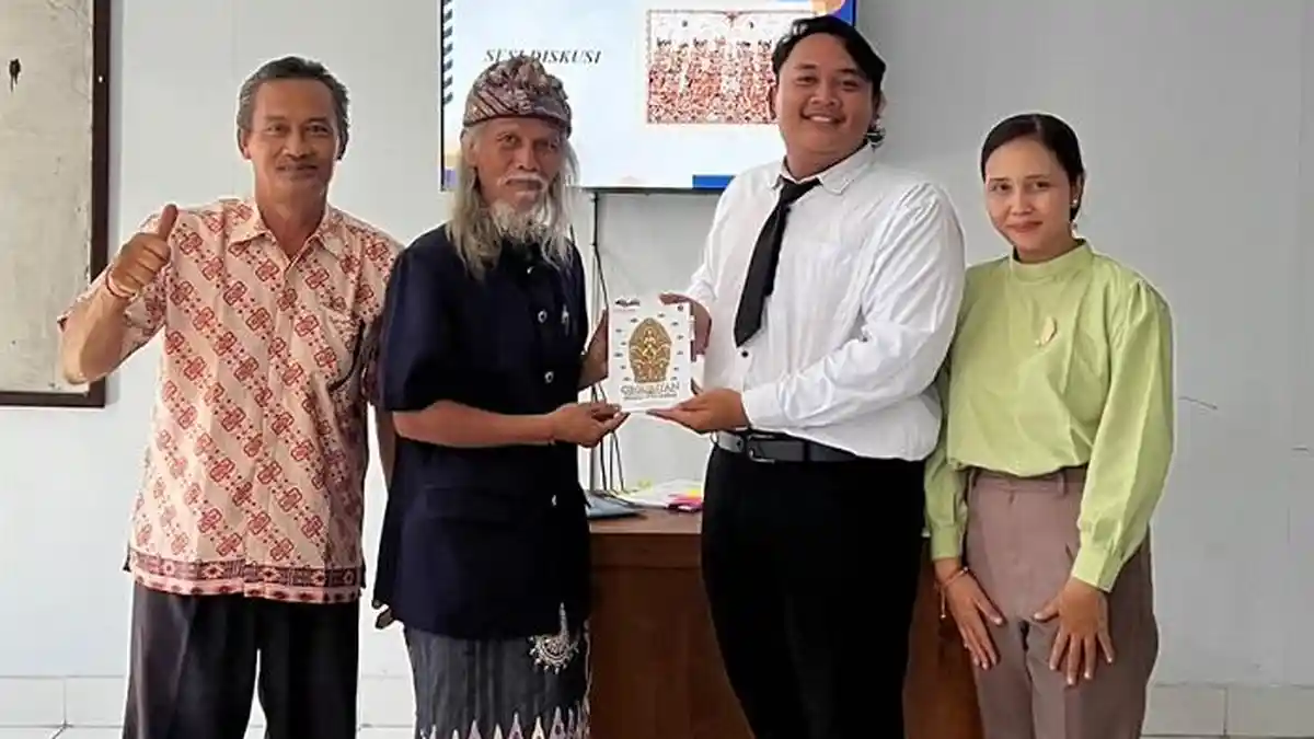 Tiga Mahasiswa UPMI Bali Lulus Tanpa Skripsi, Hasilkan Buku Geguritan hingga Jurnalistik Sastrawi - Tribun-bali.com