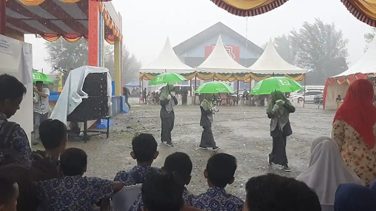 Meski Hujan Mengguyur, Asap Kiriman Masih Selimuti Pidie