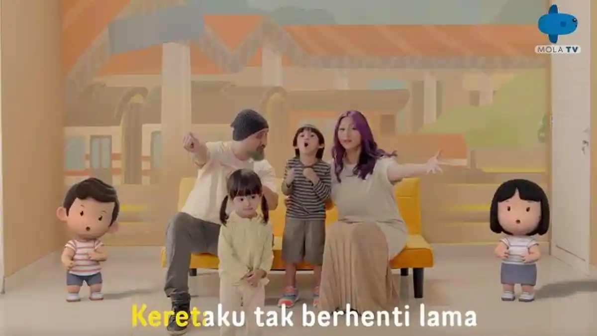 Bernostalgia Bersama hingga Ciptakan Momen Berkualitas dengan Buah Hati Lewat Sofa Kuning