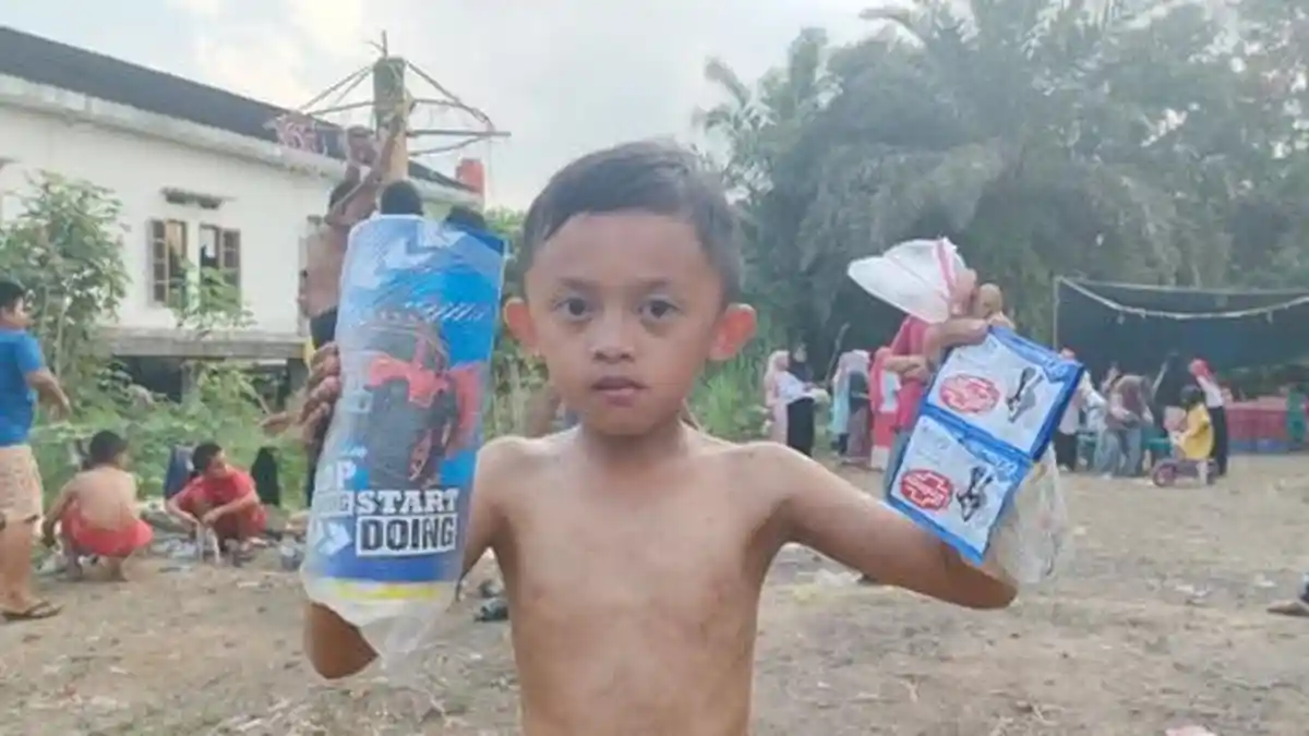 Serunya Rangkaian HUT RI ke-78 di Tanjung Johor, Ada Lomba Panjat Pinang Mini