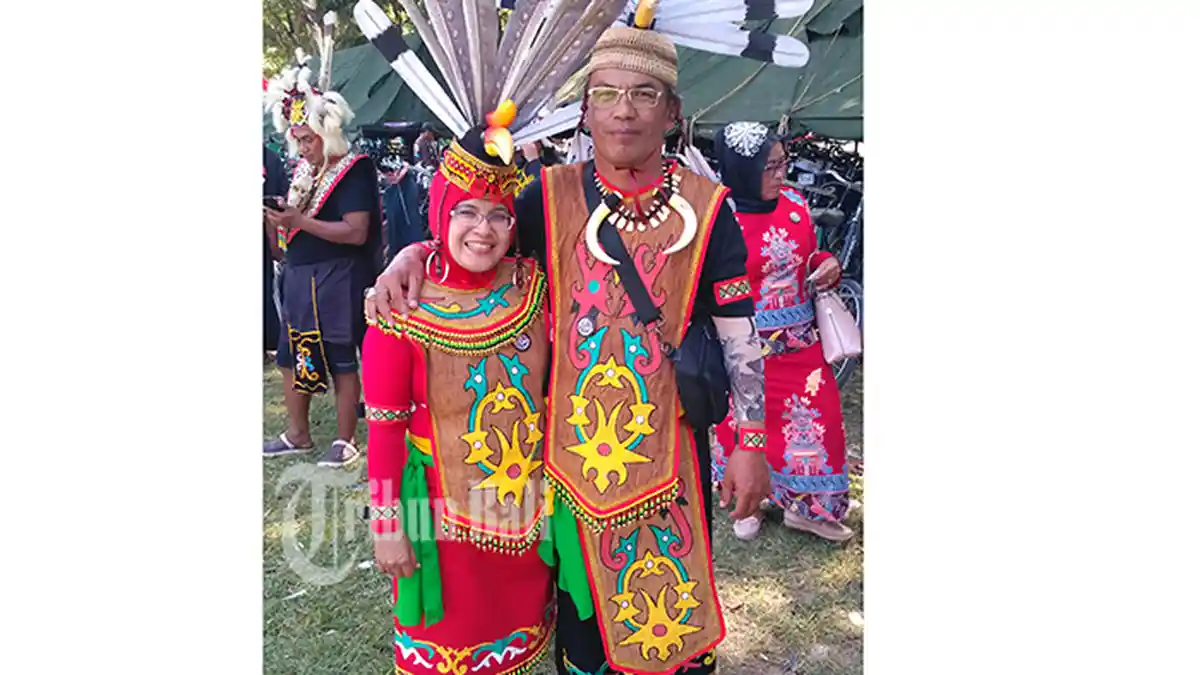 Pecinta Sepeda Tua Palangka Raya Sabet Juara ke-3 Parade Kostum Internasional
