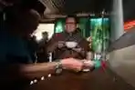 Menakertrans Makan Soto Kaki Lima