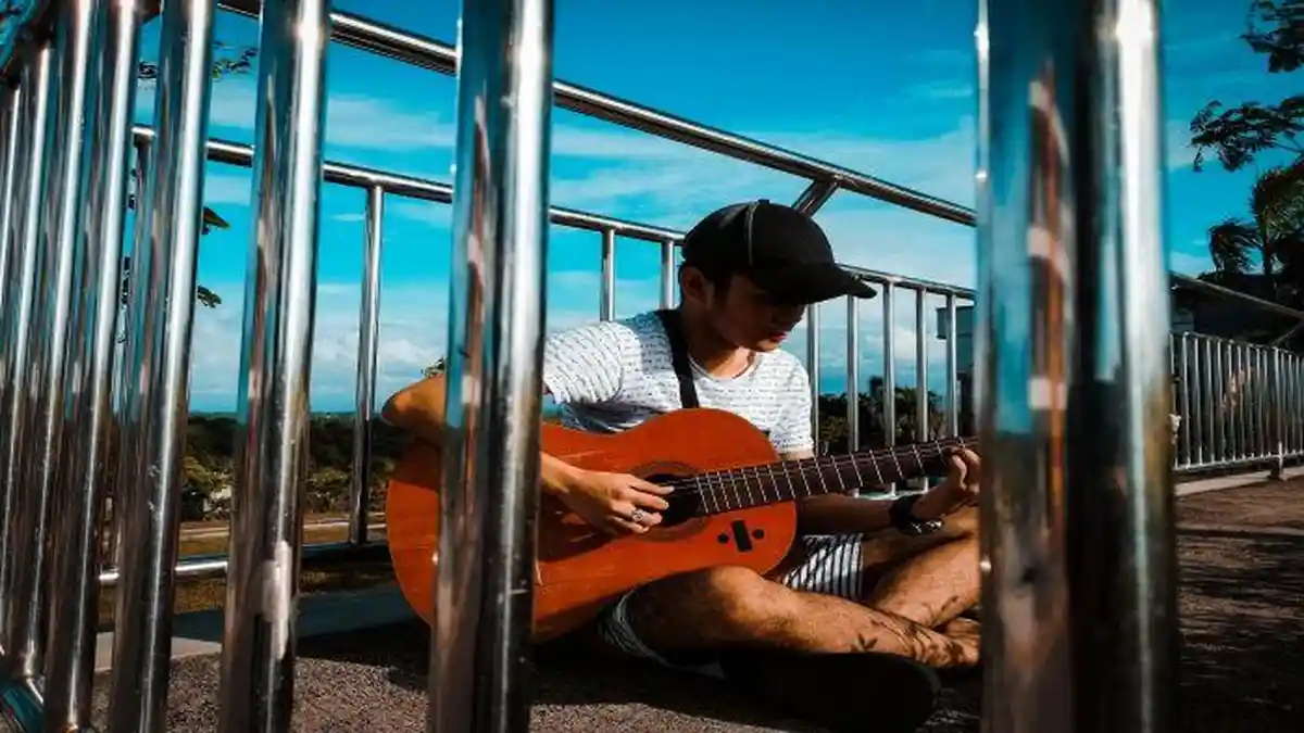 Chord Gitar dan Lirik Lagu "Tentang Dirimu" Raisa: Belajar Memahami Lewat Sang Kekasih