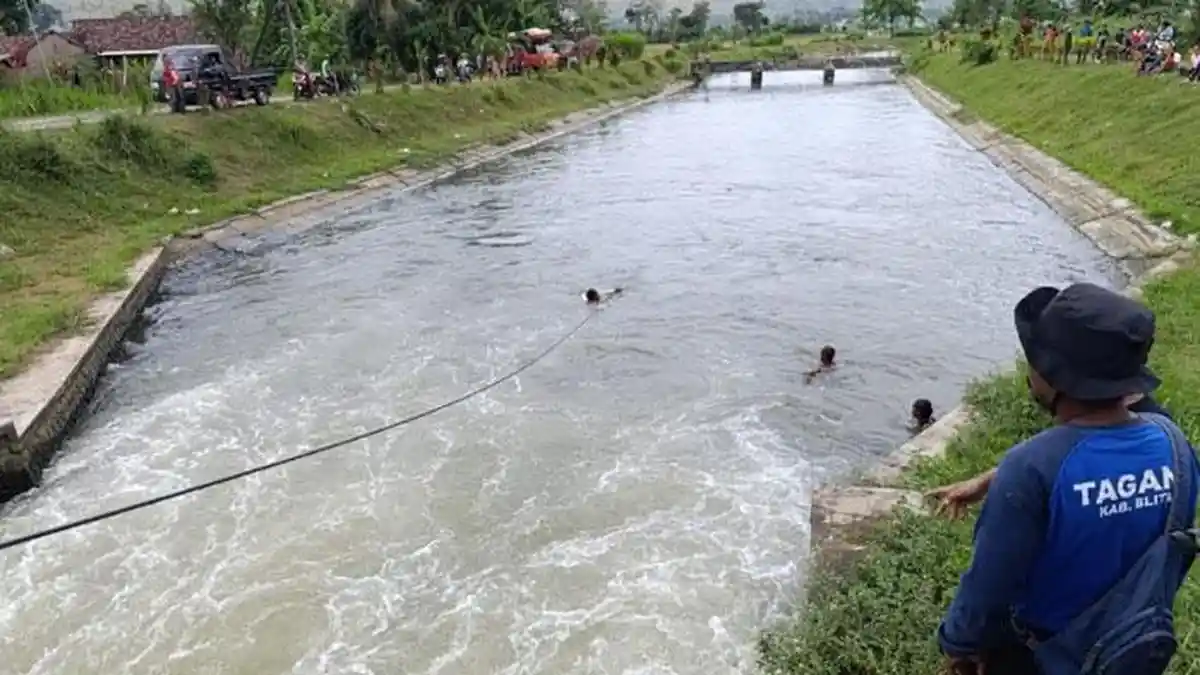Bocah TK yang Tenggelam di Sungai Lodagung Blitar Ditemukan Meninggal