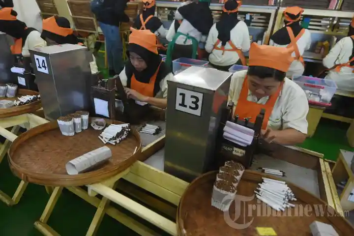 Melihat-Produksi-Rokok-SKT-Wismilak-di-PT-Gelora-Djajda-Surabaya_20260611_151811.jpg