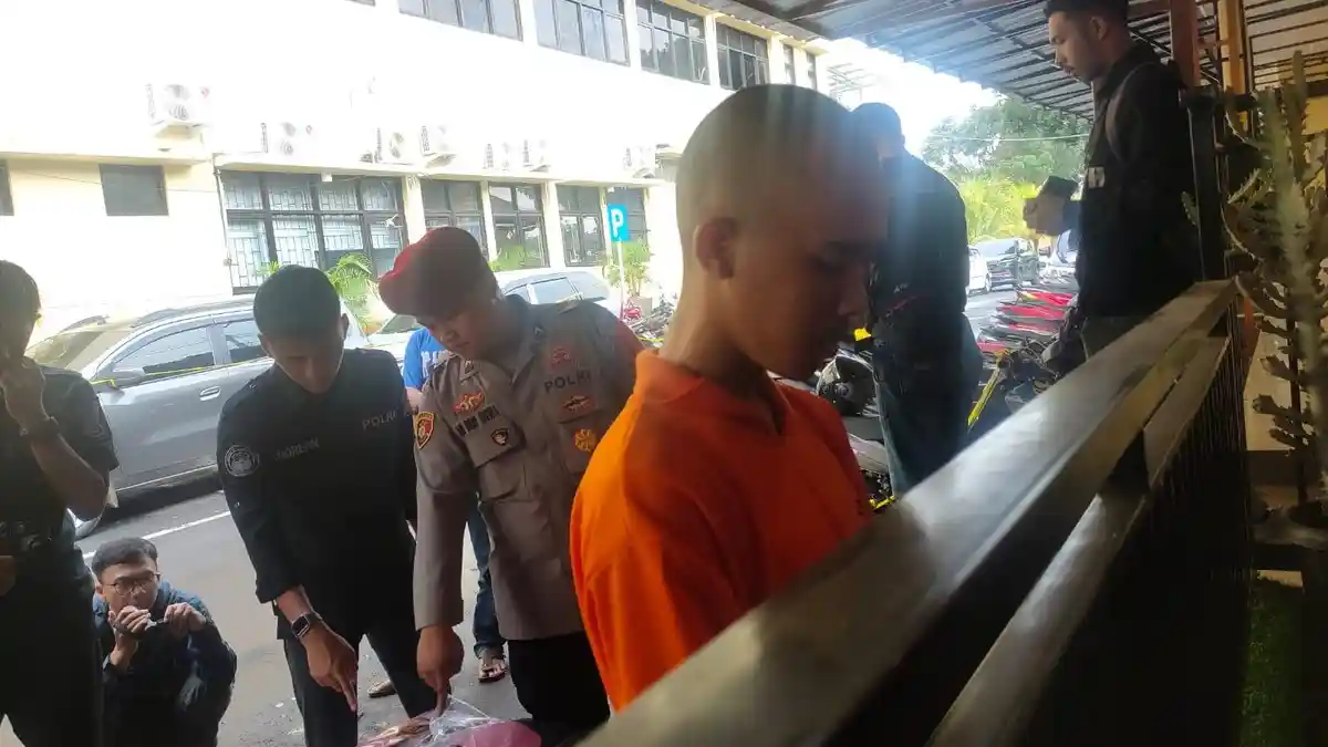 Cemburu Teman Wanitanya Digoda Pria, Pemuda di Cianjur Nekat Bakar Dua Mobil di Jalan Siliwangi
