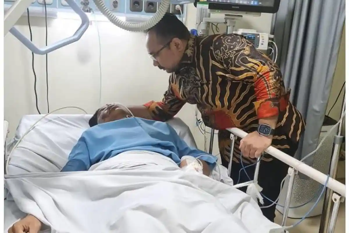 Viral, Ini Respon Rocky Gerung Momen Panglima Tertinggi Banser NU Jenguk Anak Pengurus GP Ansor