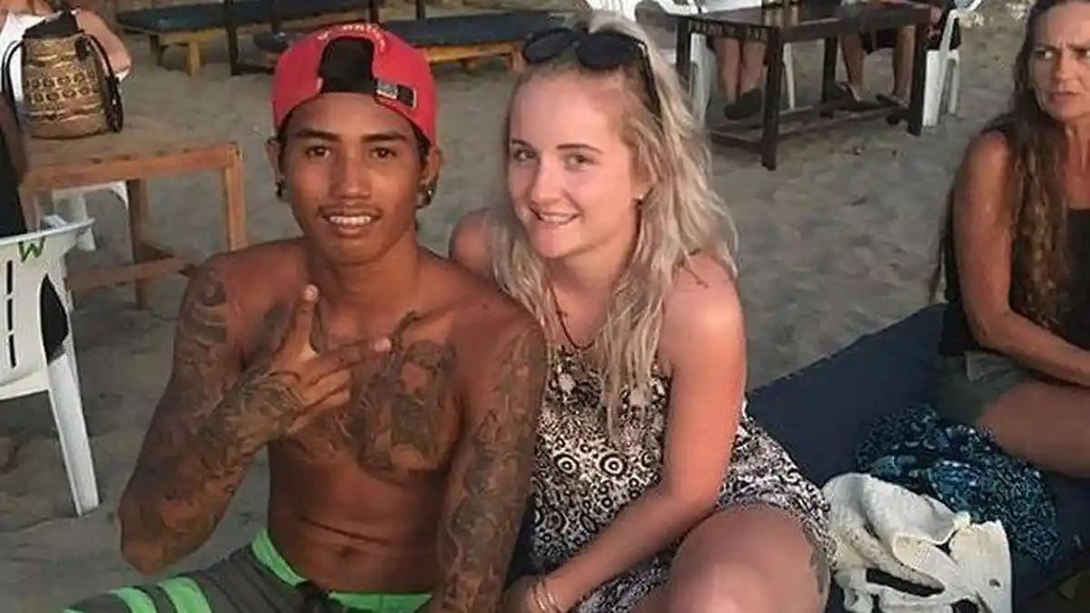 Pelayan Bar Indonesia Nikahi Bule Cantik asal Australia di Bali: Kisahnya bak Dongeng Romantis