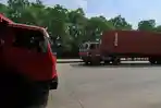 TRUK-LAWAN-ARAH-DI-CAKUNG-CILINCING-JAKUT.jpg