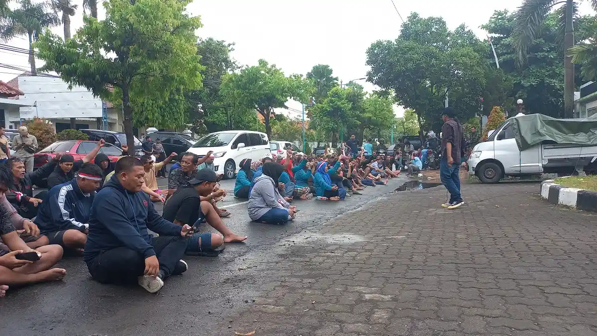 Jelang Paripurna Ranperda RTRW, Massa Pendukung Tambak Udang Karimunjawa Gelar Aksi di DPRD Jepara