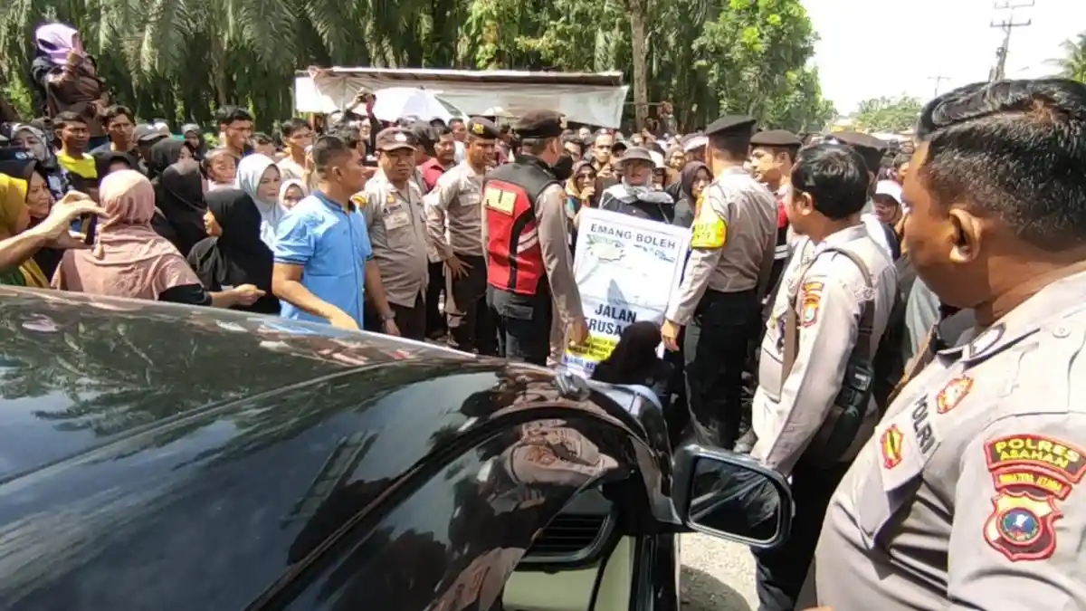 Masyarakat Mengaku Jalan Rusak di Desa Gedangan Dapat Berpengaruh ke Pilkada