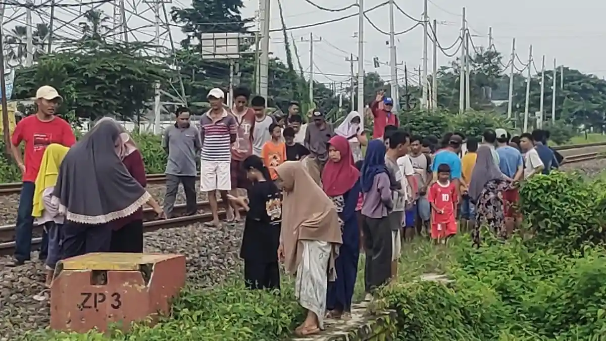 Terobos Perlintasan Kereta Api, Kasran Pemotor Asal Pekalongan Tewas