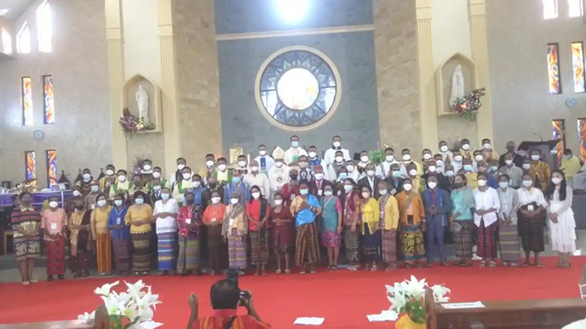 Gubernur NTT, Viktor Bungtilu Laiskodat mengajak para imam dan gereja memerangi kemiskin