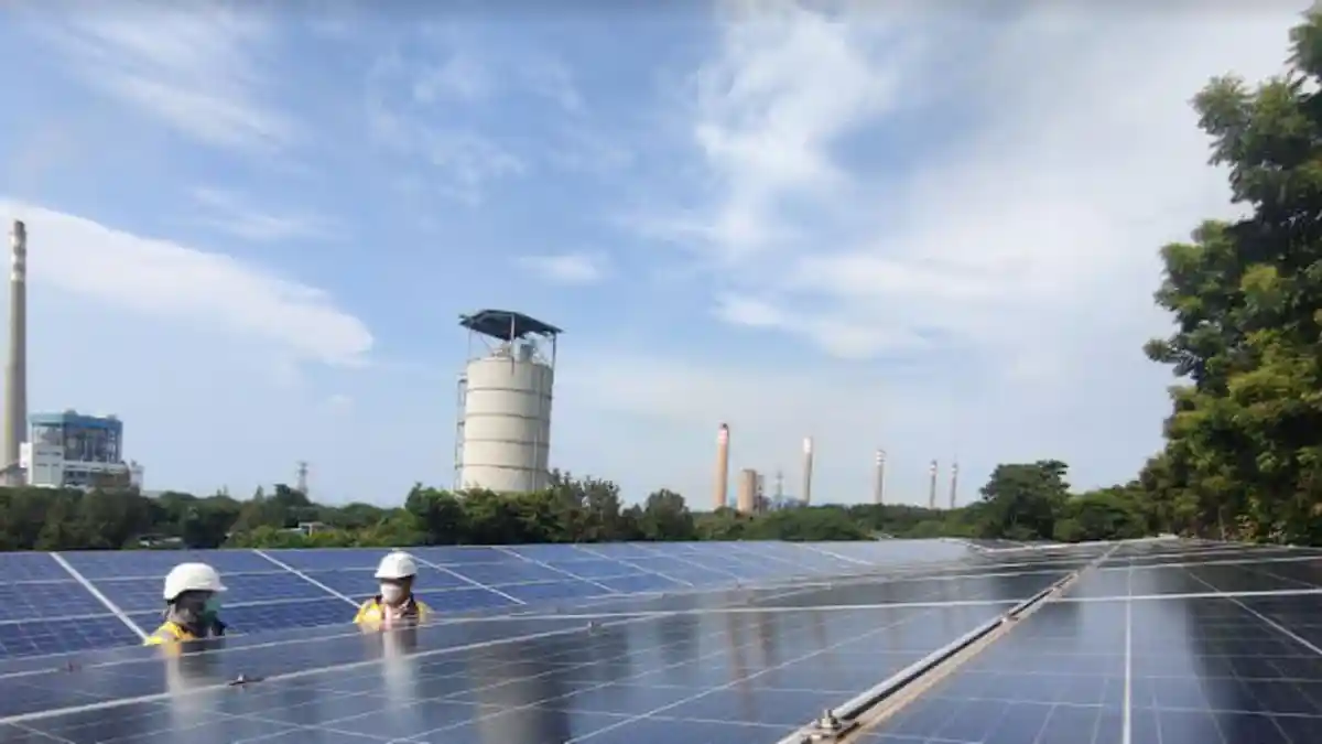 Berkomitmen Kurangi Emisi Karbon, Paiton Energy Manfaatkan Pembangkit Listrik Tenaga Surya