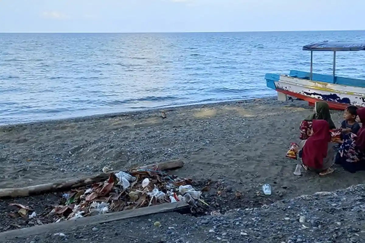 Pantai Raha-raha Morowali Jadi Lokasi Rekreasi, Sayangnya Tak Dilengkapi Tempat Pembuangan Sampah