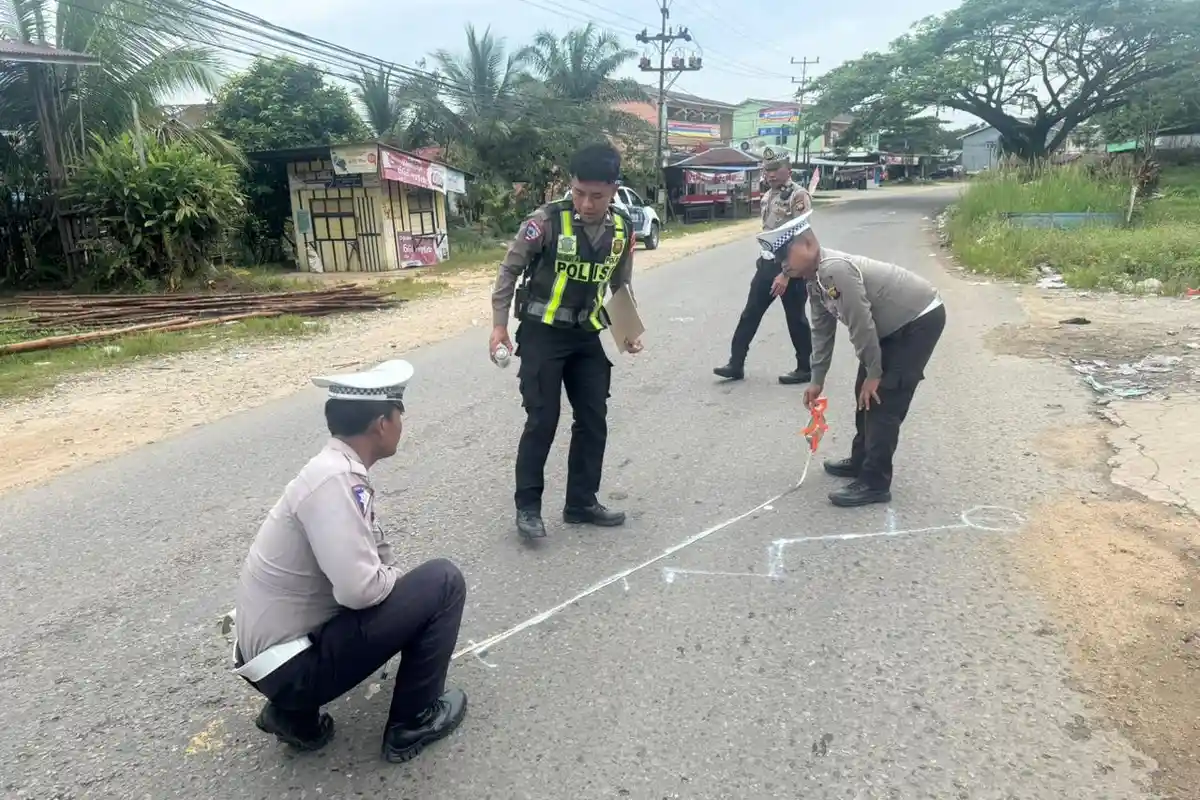 Kasat Lantas Polres Melawi Pimpin Olah TKP Laka Lantas, Kusuma Imbau Utamakan Keselamatan