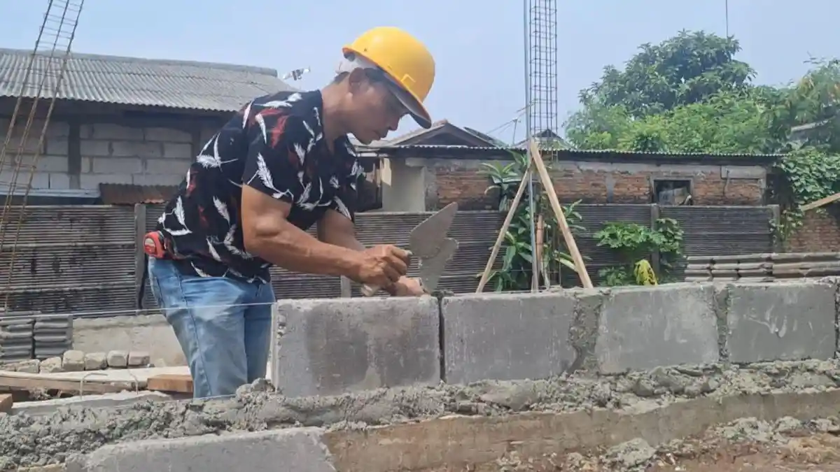 PLN Olah 3,3 Ton Sisa Pembakaran Batubara dari PLTU Lontar Jadi Bahan Konstruksi Gardu Distribusi
