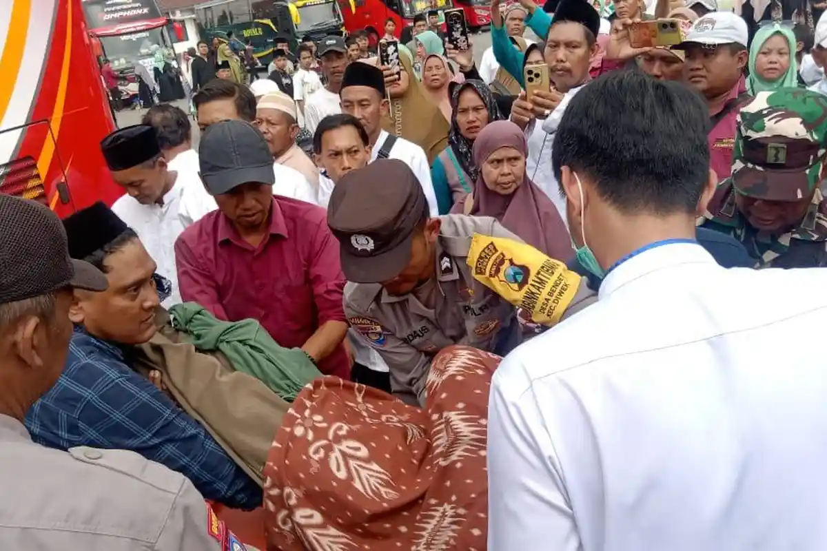 Kawasan Makam Gus Dur Jombang Gempar, Peziarah Asal Gresik Ditemukan Meninggal Mendadak dalam Bus