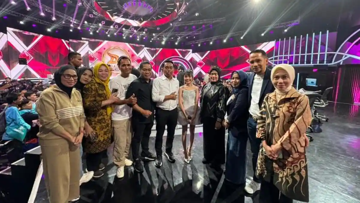 Lolos 7 Besar, Bupati dan Wabup Sidrap Hadir Langsung Dukung Syaqira di Panggung DA 7