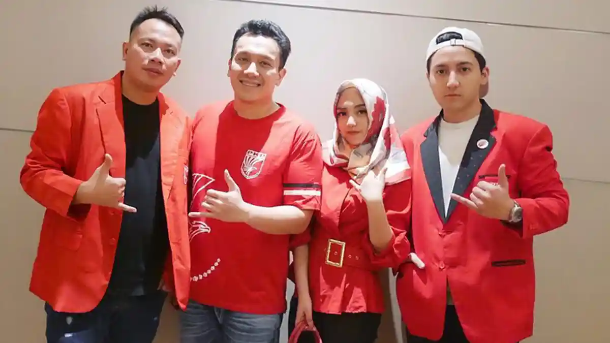 Sikut Pria Ini Terlihat Mengenai Bagian Pribadinya, Salmafina Sunan Banjir Komentar Netizen
