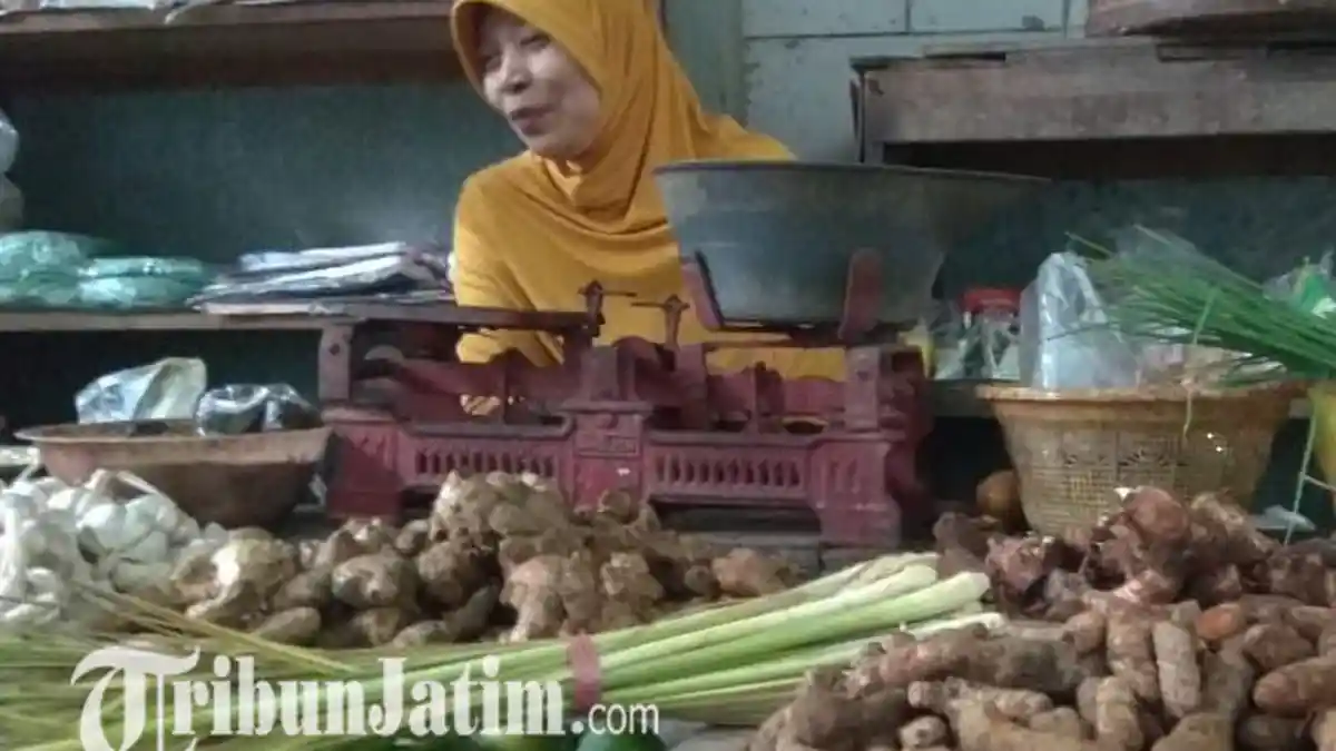 Empon - Empon Diserbu Warga, di Pasar Lamongan Aman Tak Terjadi Aksi Borong