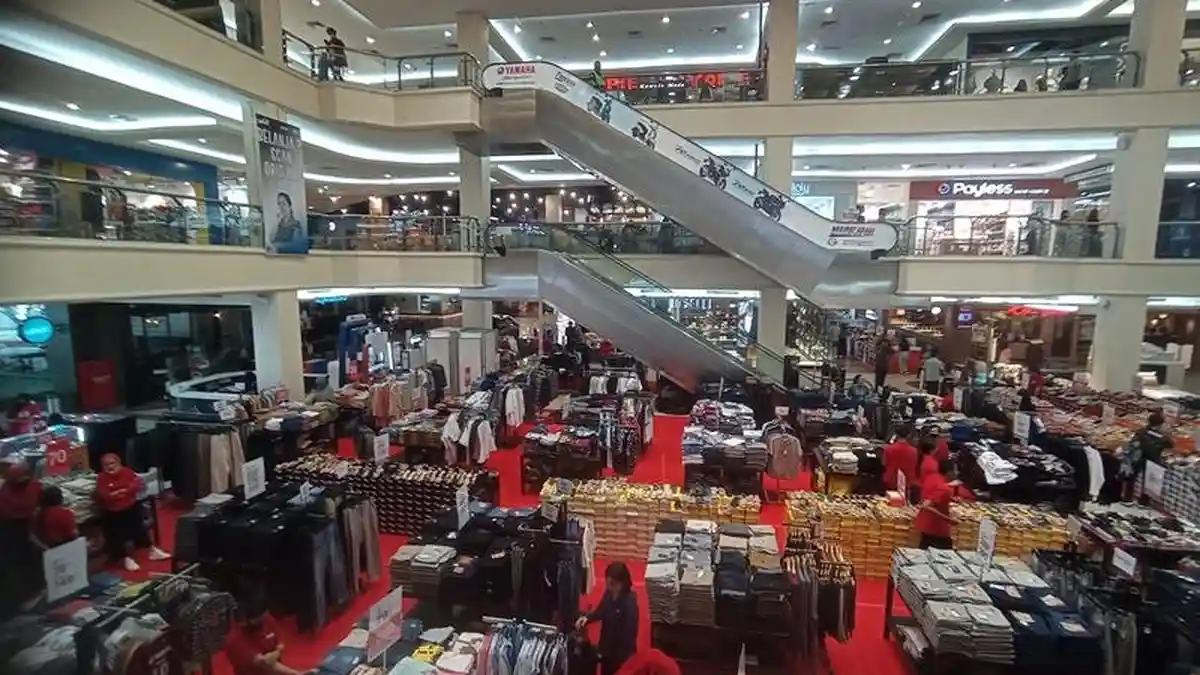 Foto-Foto Warga Kunjungi Mega Mall Manado Sulawesi Utara di Hari Raya ...