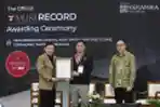 Rekor MURI untuk Inovasi Meja Berbahan Material Batu Sinter