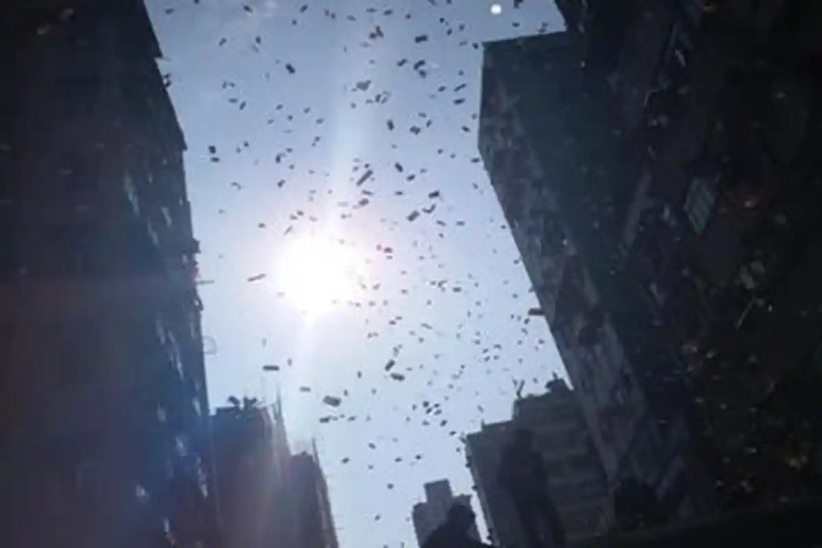 Heboh Hujan Uang di Hong Kong, Ternyata Pemuda Ini Pelakunya