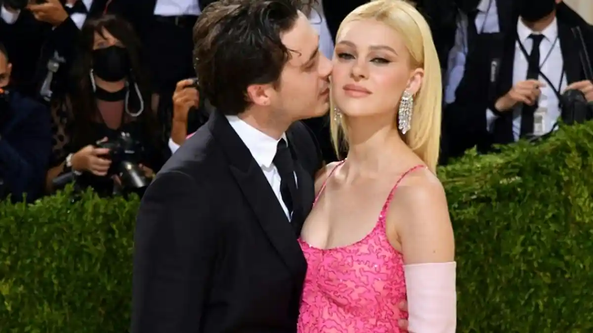 Cantiknya Menantu David Beckham, Intip Pesona Nicola Peltz Pakai Gaun Pengantin Putih nan Klasik