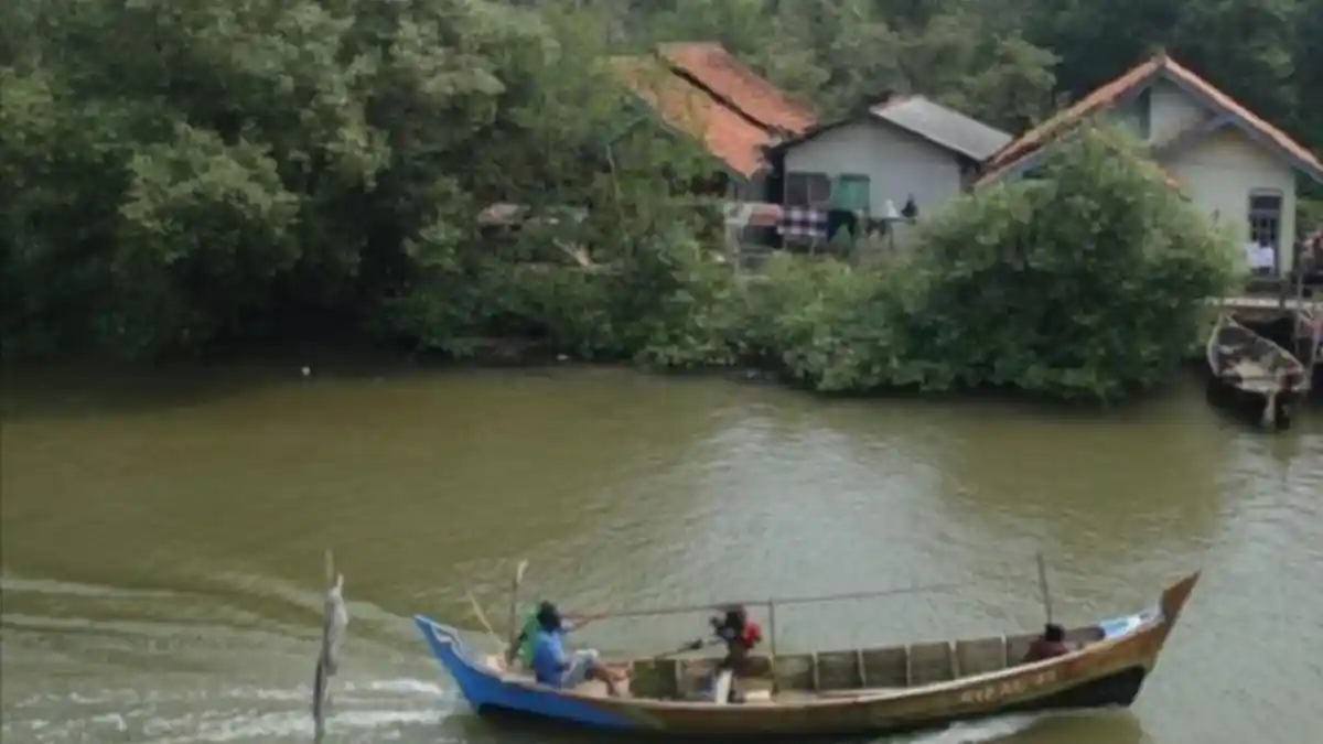 Kegiatan Nelayan Dibatasi di Pesisir Muara Gembong selama PPKM Darurat