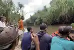 warga-menunggu-kabar-pencarian-kamal.jpg