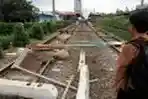 Stasiun Pondok Cina Diblokir