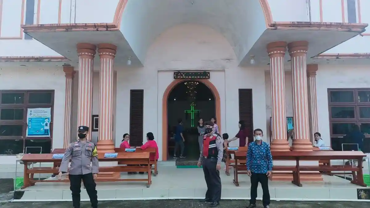 Pastikan Ibadah Minggu Berjalan Lancar, Polres Nias Lakukan Pengamanan