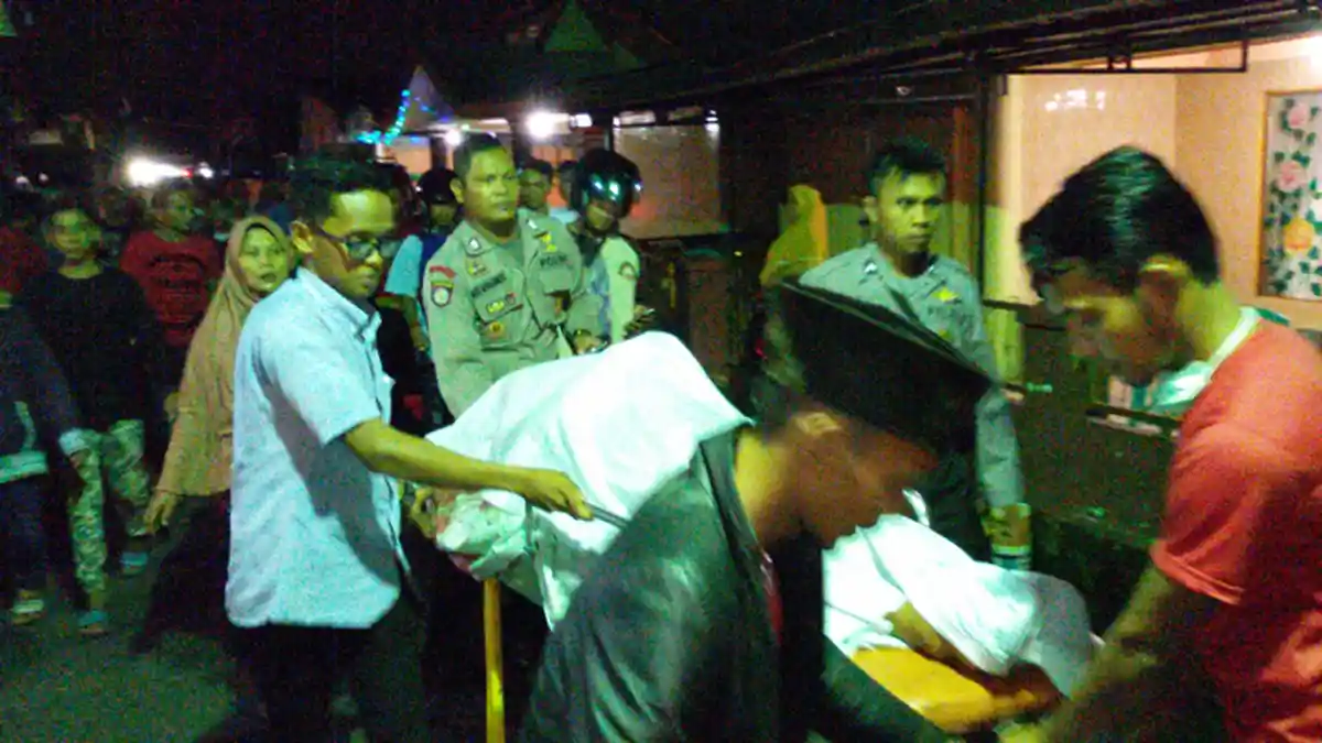 [VIDEO] Suasana Rumah Duka saat Jenazah Agus Tiba