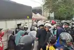 Emak-emak Ponorogo War Takjil Nasi Ayam Krispy sampai Tergencet, Panitia Kewalahan