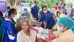 vaksinasi-covid-19-inklusif-di-kampung-adat-ratenggaro-desa-maliti-bondo-atesumba-barat-daya.jpg