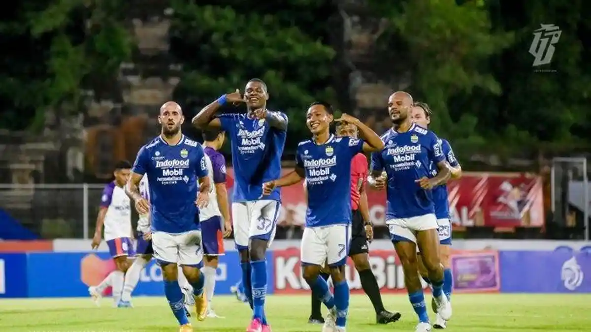 Jelang Persib Kontra Persikabo: Robert Alberts Harus Rela Dua Pemain Andalannya Absen