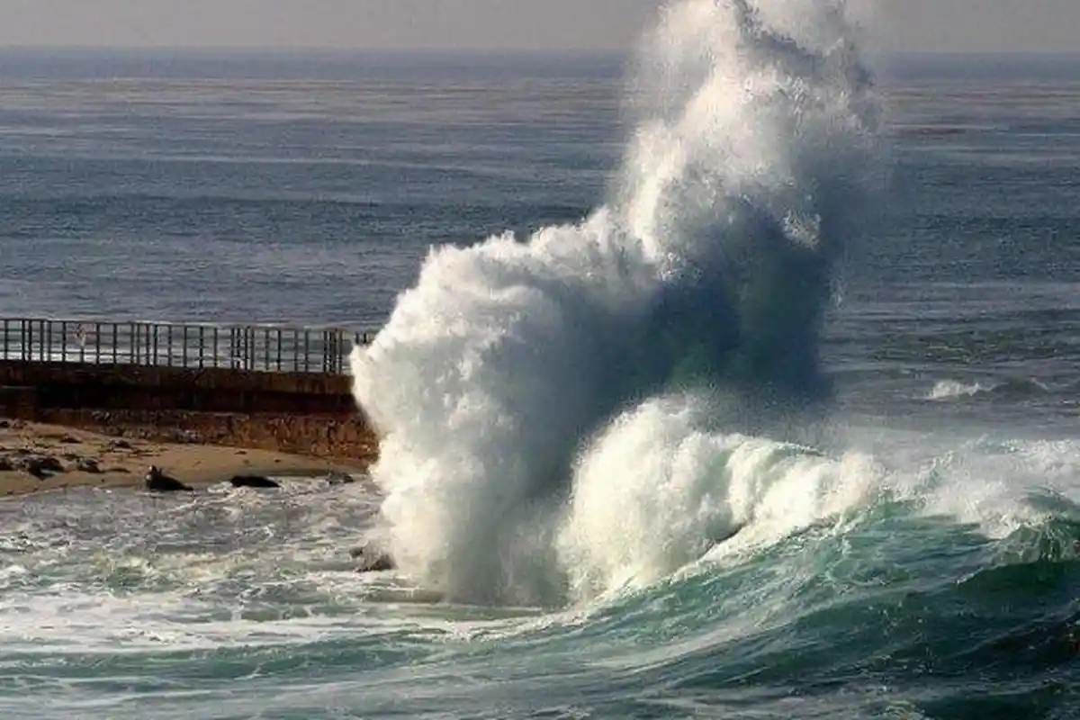 Cek Cuaca Maritim NTT 26 Februari 2023,BMKG: Waspada Gelombang Tinggi 4 Meter di 7 Laut NTT Hari Ini