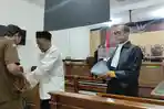 DITAHAN-Terdakwa-Asrofin-kembali-ditahan-setelah-menjalani-sidang-tuntutan.jpg