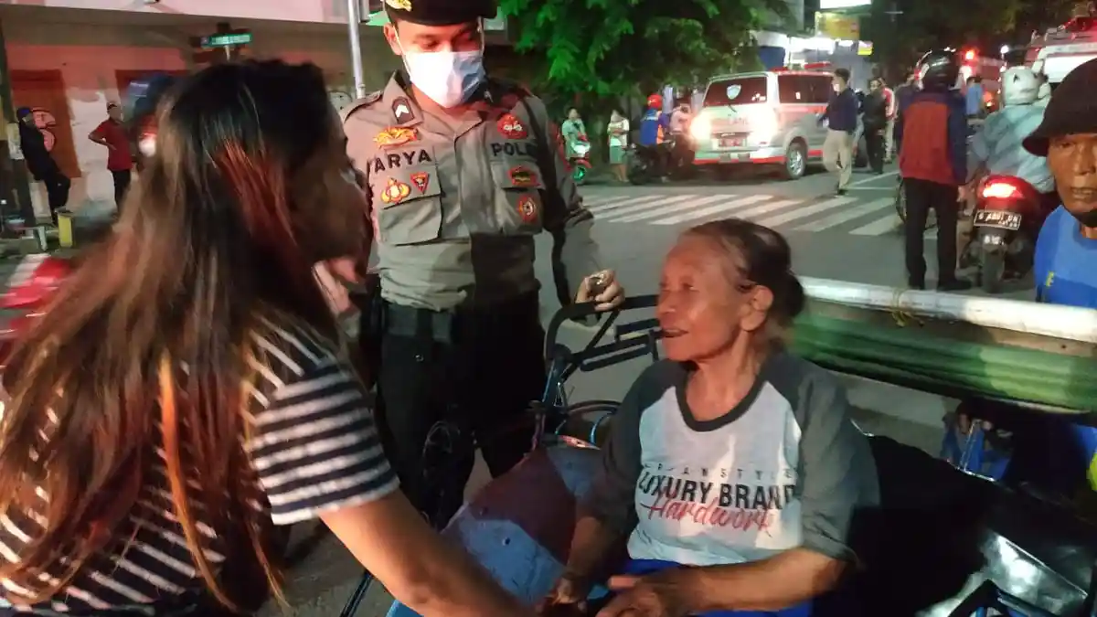 Gerobak Rokok Terbakar, Mbah Muryati Nyaris Terjebak Api: Bisa Selamat ...
