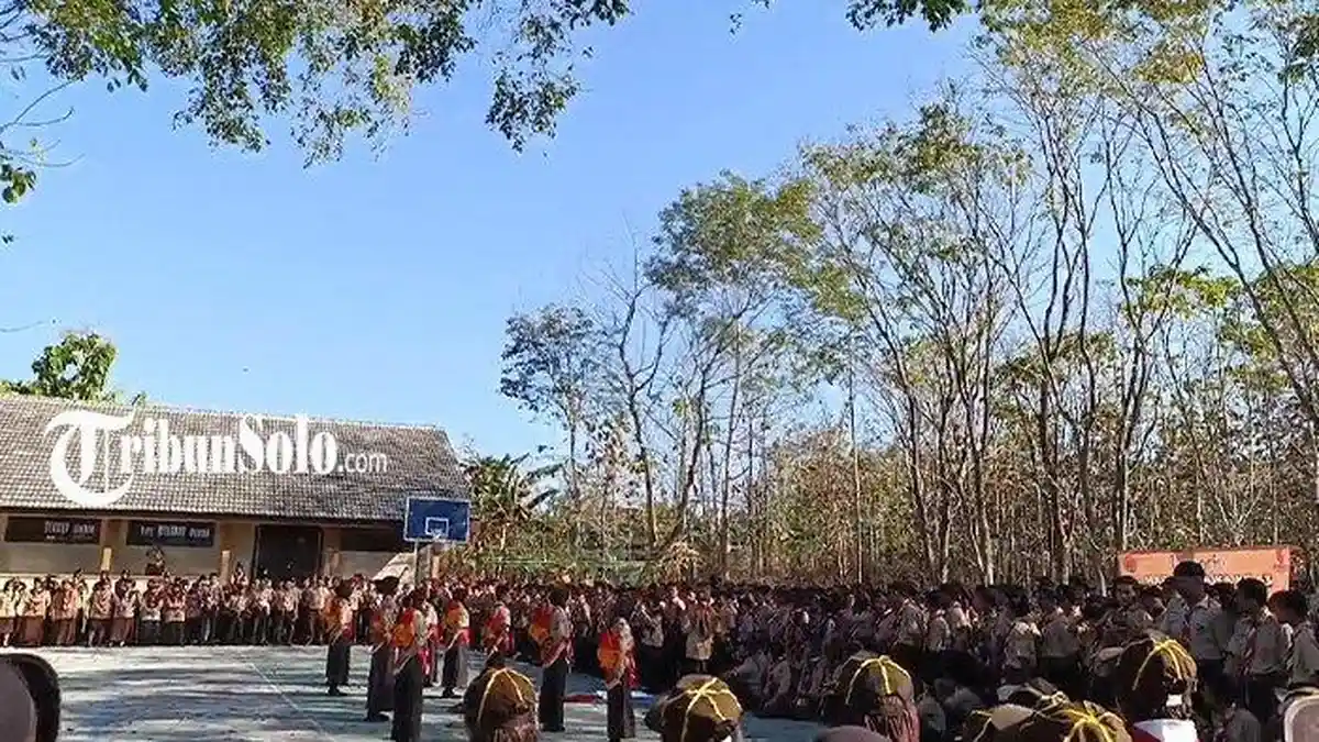 Tertimpa Pohon Tumbang saat Mengikuti Upacara Hari Pramuka di Wonogiri, 6 Pelajar Dilarikan ke RS