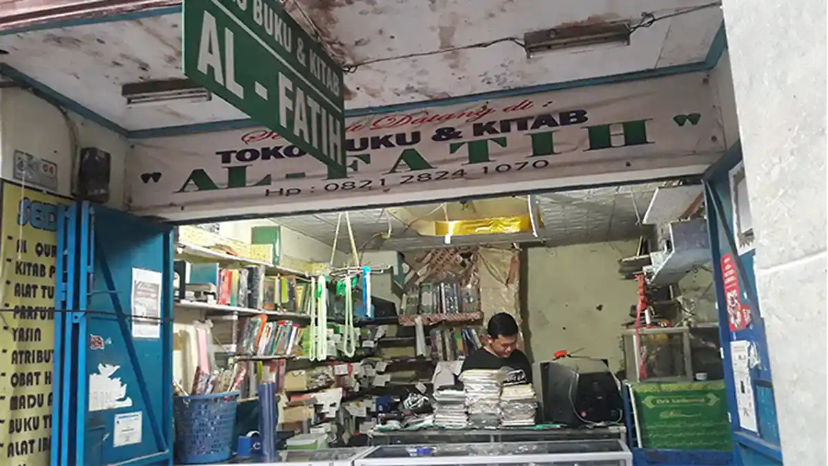 Mengunjungi Toko Buku dan Kitab Al Fatih, Berada di Gang Sempit Cimahi, Punya Koleksi 1000 Kitab