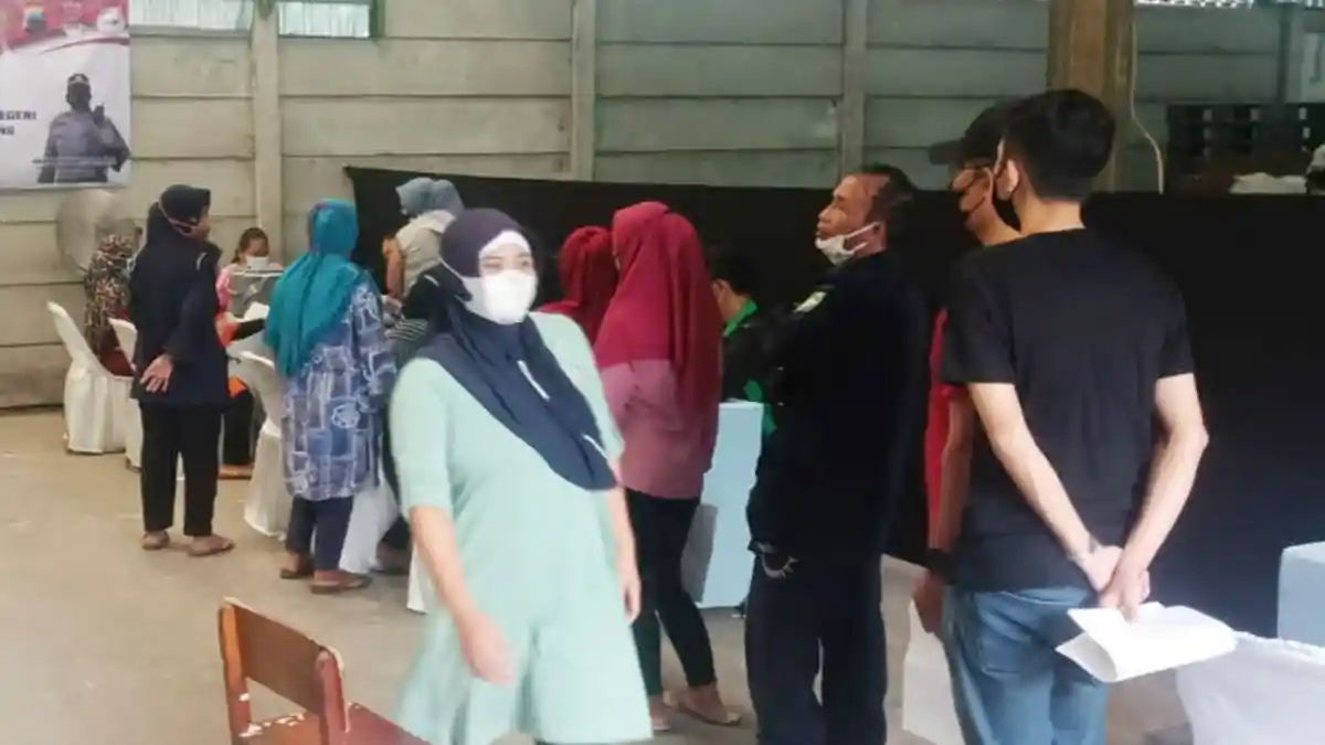 Polisi Datangi Pabrik Garmen di Semarang Ajak Ribuan Karyawan Ikut Vaksin