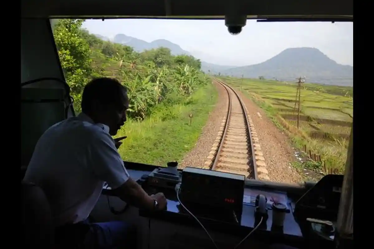 Ada 55 Titik Perlintasan Kereta Api Tidak Resmi di Daop 2 Bandung, Warga Diimbau untuk Hati-hati