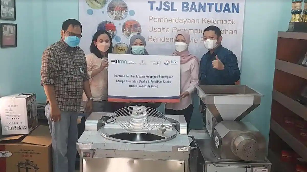 BRI Salurkan Bantuan Untuk UMKM Perempuan Eks TKW di Serang