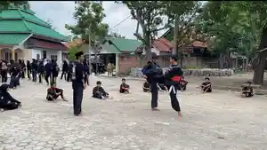 Santri-Ponpes-Ianatul-Mubtadiin-Berlatih-Silat.jpg