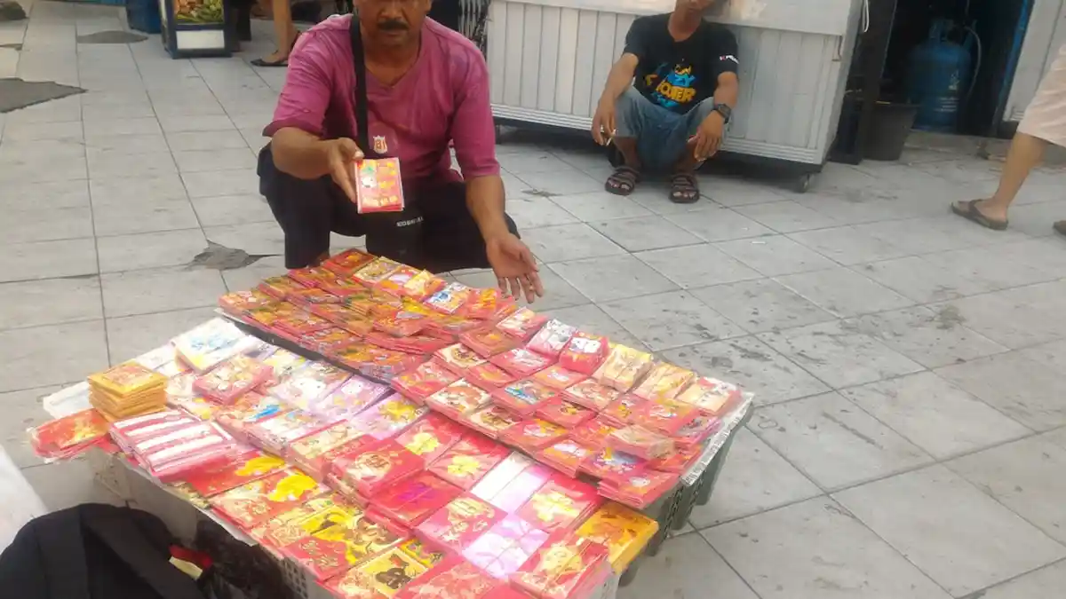Pedagang Perlengkapan Imlek Ini Untung Rp 500 Ribu Per Hari